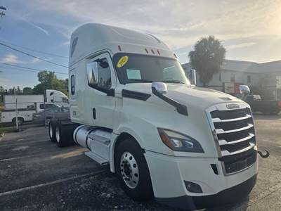 Freightliner Cascadia 126 Sleeper Semi Truck - 80" Condo Sleeper, 455HP, 12 Speed Automatic