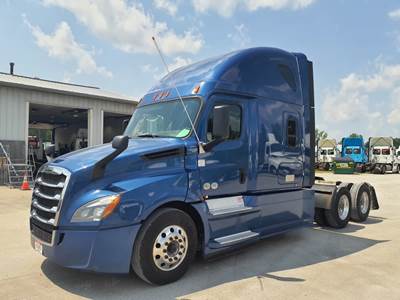 Freightliner Cascadia 126 Sleeper Semi Truck - 72" Condo Sleeper, 455HP, 12 Speed Automatic