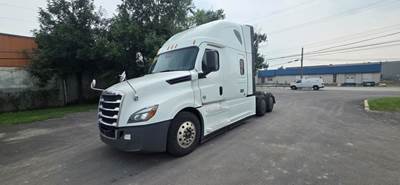 Freightliner Cascadia 126 Sleeper Semi Truck - 73" Condo Sleeper, 485HP, 12 Speed Automatic