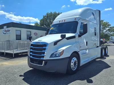 Freightliner Cascadia 126 Sleeper Semi Truck - 71" Condo Sleeper, 400HP, 12 Speed Automatic