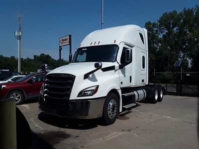 Freightliner Cascadia 126 Sleeper Semi Truck - 70" Condo Sleeper, 505HP, 12 Speed Automatic