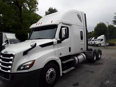 Freightliner Cascadia 126 Sleeper Semi Truck - 72" Condo Sleeper, 450HP, 10 Speed Manual