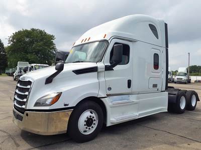 Freightliner Cascadia 126 Sleeper Semi Truck - 76" Condo Sleeper, 455HP, 12 Speed Automatic