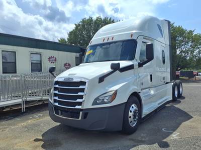 Freightliner Cascadia 126 Sleeper Semi Truck - 71" Condo Sleeper, 400HP, 12 Speed Automatic