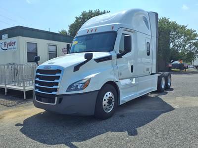 Freightliner Cascadia 126 Sleeper Semi Truck - 71" Condo Sleeper, 400HP, 12 Speed Automatic