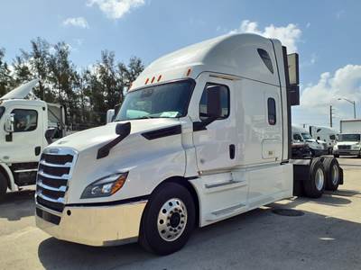Freightliner Cascadia 126 Sleeper Semi Truck - 72" Condo Sleeper, 505HP, 12 Speed Automatic