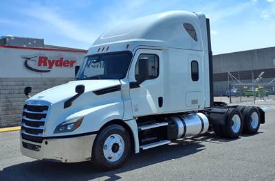 Freightliner Cascadia 126 Sleeper Semi Truck - 77" Condo Sleeper, 455HP, 12 Speed Automatic