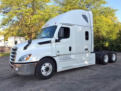 Freightliner Cascadia 126 Sleeper Semi Truck - 70" Condo Sleeper, 455HP, 12 Speed Automatic