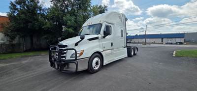 Freightliner Cascadia 126 Sleeper Semi Truck - 73" Condo Sleeper, 450HP, 12 Speed Automatic