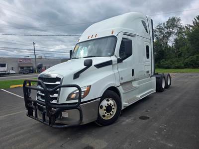 Freightliner Cascadia 126 Sleeper Semi Truck - 72" Condo Sleeper, 450HP, 12 Speed Automatic