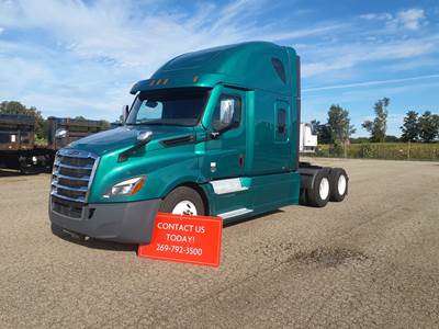 Freightliner Cascadia 126 Sleeper Semi Truck - 73" Condo Sleeper, 450HP, 10 Speed Manual