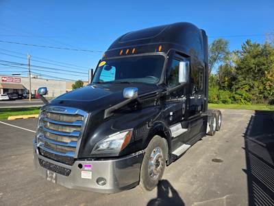 Freightliner Cascadia 126 Sleeper Semi Truck - 73" Condo Sleeper, 455HP, 10 Speed Manual