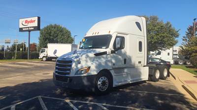 Freightliner Cascadia 126 Sleeper Semi Truck - 72" Condo Sleeper, 455HP, 12 Speed Automatic