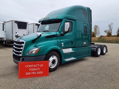 Freightliner Cascadia 126 Sleeper Semi Truck - 73" Condo Sleeper, 450HP, 10 Speed Manual