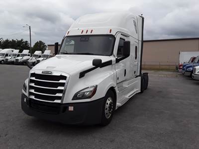 Freightliner Cascadia 126 Sleeper Semi Truck - 90" Condo Sleeper, 425HP, 12 Speed Automatic