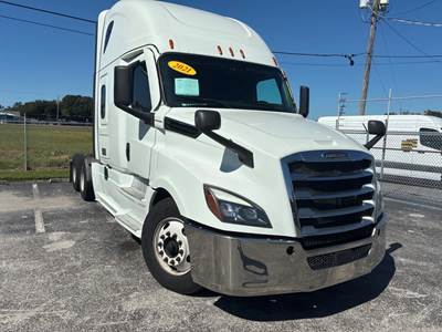 Freightliner Cascadia 126 Sleeper Semi Truck - 40" Flat Top Sleeper, 455HP, 12 Speed Automatic