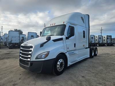 Freightliner Cascadia 126 Sleeper Semi Truck - 72" Condo Sleeper, 455HP, 12 Speed Automatic