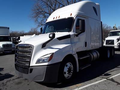 Freightliner Cascadia Sleeper Semi Truck - 70" Condo Sleeper, 455HP, 12 Speed Automatic