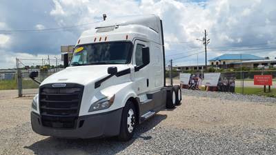 Freightliner PT126064ST Sleeper Semi Truck - 36" Condo Sleeper, 505HP, 12 Speed Automatic