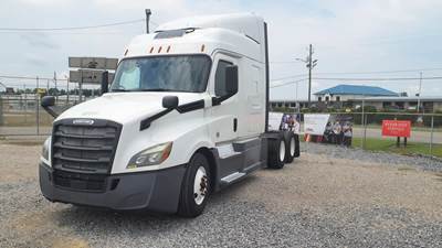 Freightliner PT126064ST Sleeper Semi Truck - 36" Condo Sleeper, 505HP, 12 Speed Automatic