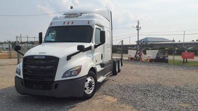 Freightliner PT126064ST Sleeper Semi Truck - 37" Condo Sleeper, 505HP, 12 Speed Automatic