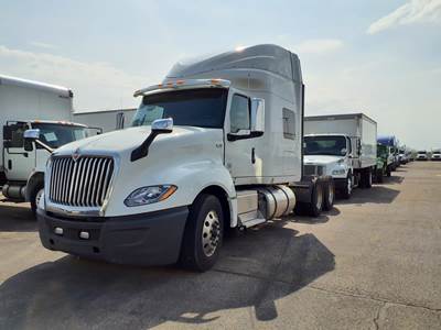 International LT625 Sleeper Semi Truck - 37" Condo Sleeper, 450HP, 10 Speed Manual