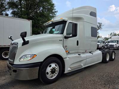 International LT625 Sleeper Semi Truck - 50" Condo Sleeper, 450HP, 10 Speed Automatic