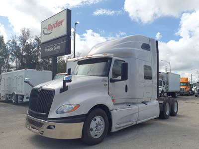 International LT625 Sleeper Semi Truck - 72" Condo Sleeper, 450HP, 10 Speed Automatic