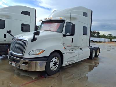 International LT625 Sleeper Semi Truck - 72" Condo Sleeper, 450HP, 10 Speed Automatic