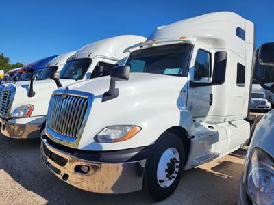 International LT625 Sleeper Semi Truck - 70" Condo Sleeper, 450HP, 12 Speed Automatic