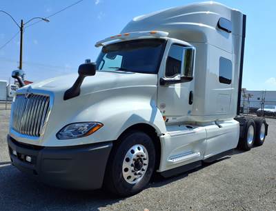 International LT625 Sleeper Semi Truck - 80" Condo Sleeper, 450HP, 10 Speed Manual