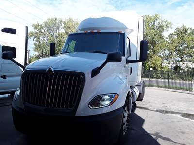 International LT625 Sleeper Semi Truck - 70" Condo Sleeper, 450HP, 10 Speed Automatic