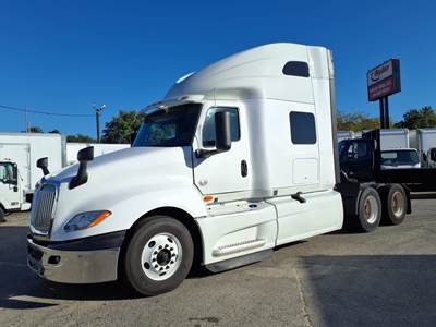 International LT625 Sleeper Semi Truck - 60" Condo Sleeper, 450HP, 12 Speed Automatic