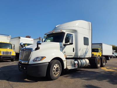 International LT625 Sleeper Semi Truck - 72" Condo Sleeper, 450HP, 10 Speed Manual