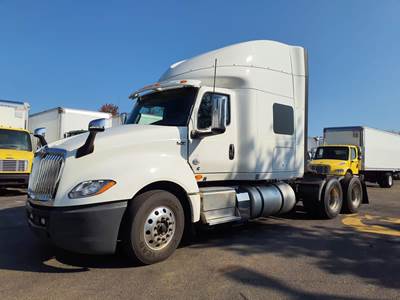 International LT625 Sleeper Semi Truck - 72" Condo Sleeper, 450HP, 10 Speed Manual