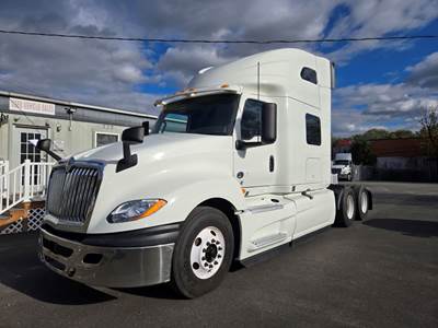International LT625 Sleeper Semi Truck - 70" Condo Sleeper, 450HP, 12 Speed Automatic