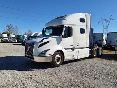 International LT625 Sleeper Semi Truck - 66" Condo Sleeper, 450HP, 10 Speed Automatic