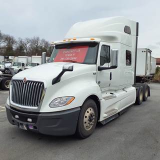 International LT625 Sleeper Semi Truck - 40" Mid Roof Sleeper, 450HP, 10 Speed Automatic