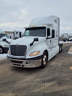 International LT625 Sleeper Semi Truck - 73" Condo Sleeper, 450HP, 10 Speed Automatic