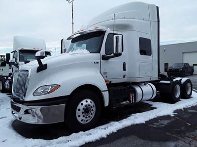 International LT625 Sleeper Semi Truck - 72" Condo Sleeper, 400HP, 11 Speed Automatic