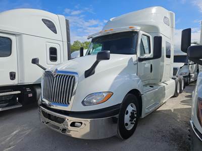 International LT625 Sleeper Semi Truck - 73" Condo Sleeper, 450HP, 12 Speed Automatic