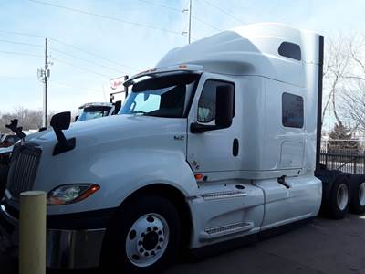 International LT625 Sleeper Semi Truck - 70" Condo Sleeper, 450HP, 10 Speed Automatic