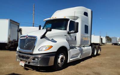 International LT625 Sleeper Semi Truck - 60" Condo Sleeper, 450HP, 10 Speed Automatic