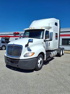 International LT625 Sleeper Semi Truck - 70" Condo Sleeper, 450HP, 10 Speed Manual