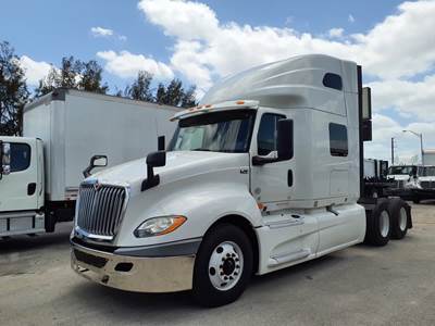 International LT625 Sleeper Semi Truck - 72" Condo Sleeper, 450HP, 12 Speed Automatic
