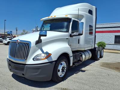 International LT625 Sleeper Semi Truck - 70" Condo Sleeper, 450HP, 10 Speed Manual