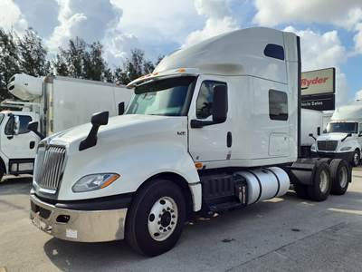 International LT625 Sleeper Semi Truck - 72" Condo Sleeper, 450HP, 10 Speed Automatic