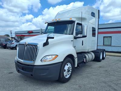 International LT625 Sleeper Semi Truck - 70" Condo Sleeper, 450HP, 10 Speed Manual