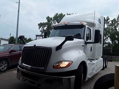 International LT625 Sleeper Semi Truck - 70" Condo Sleeper, 450HP, 12 Speed Automatic