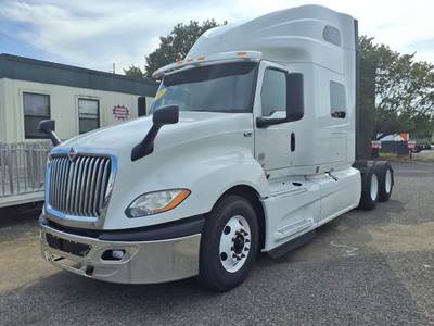 International LT625 Sleeper Semi Truck - 71" Condo Sleeper, 450HP, 12 Speed Automatic